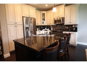 8411 Larch Ln N in Osseo, MN - Foto de edificio - Building Photo