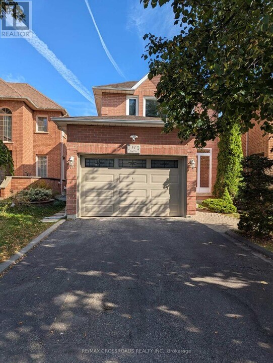 51 Hood Crescent in Brampton, ON - Building Photo