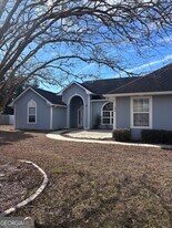 106 Lake Manor Dr in Kingsland, GA - Building Photo