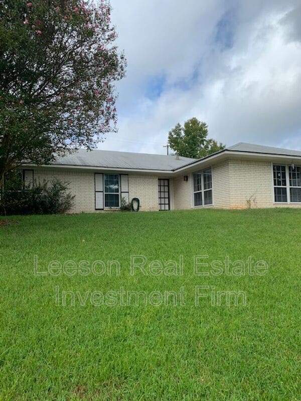 property at 302 Avenida Dr