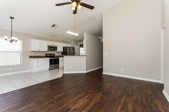 2262 Mallard Creek Cir in Kissimmee, FL - Building Photo - Building Photo