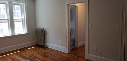 1669 Commonwealth Ave, Unit 27 in Boston, MA - Foto de edificio - Building Photo