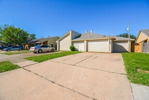 16518 Monte Carlo Ln in Houston, TX - Building Photo