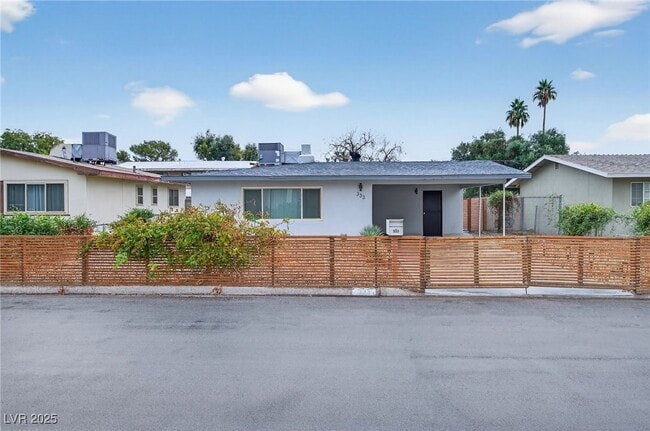 333 S Tonopah Dr in Las Vegas, NV - Building Photo - Building Photo