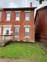 933 White St in Dubuque, IA - Building Photo