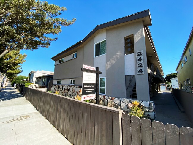 2424 Ocean Park Blvd in Santa Monica, CA - Building Photo - Building Photo