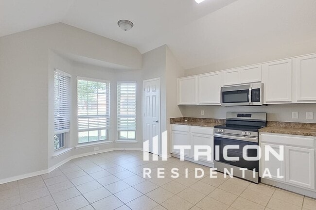 2213 Wakecrest Dr in Fort Worth, TX - Building Photo - Building Photo