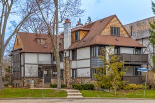 62 Old Mill Rd in Toronto, ON - Building Photo