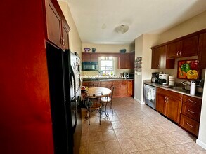 74 Mount Vernon St, Unit 2 in Somerville, MA - Building Photo - Building Photo