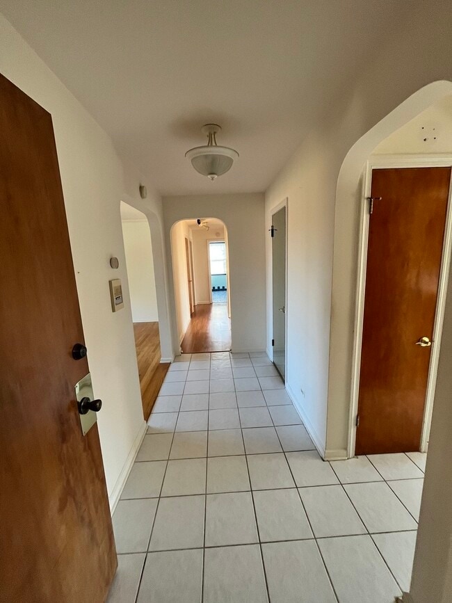 2553 W North Shore Ave in Chicago, IL - Building Photo - Building Photo