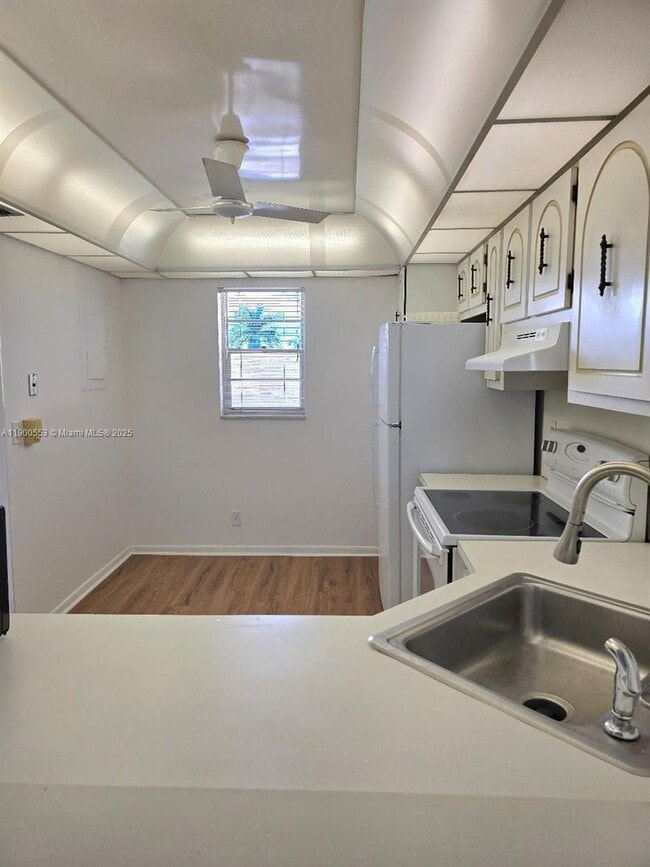 2571 Aragon Blvd in Sunrise, FL - Building Photo - Building Photo