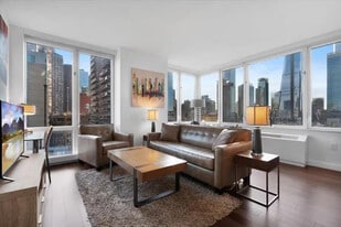 605 W 42nd St in New York, NY - Building Photo