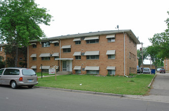 7434 Oliver Ave S in Richfield, MN - Foto de edificio - Building Photo