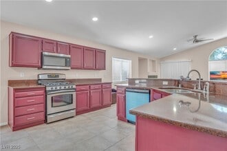 3193 Castle Canyon Ave in Henderson, NV - Building Photo - Building Photo