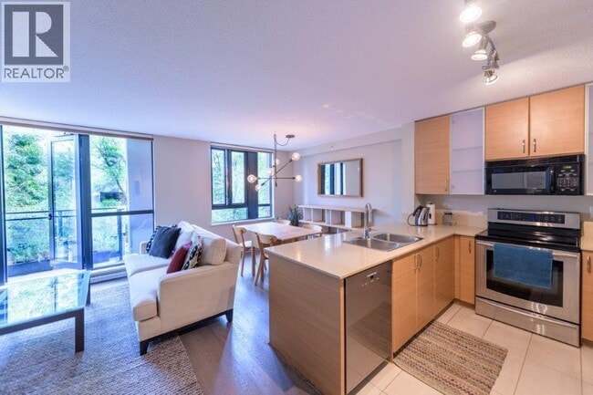 property at 507-909 Mainland St