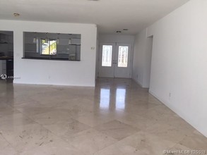 21220 NE 25th Ct in Miami, FL - Building Photo - Building Photo
