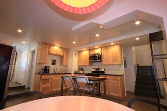 2060 Glencoe Way, Unit 2060 glencoe in Los Angeles, CA - Building Photo - Building Photo