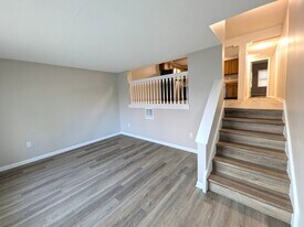 6 Park St, Unit 5 in Enfield, CT - Building Photo