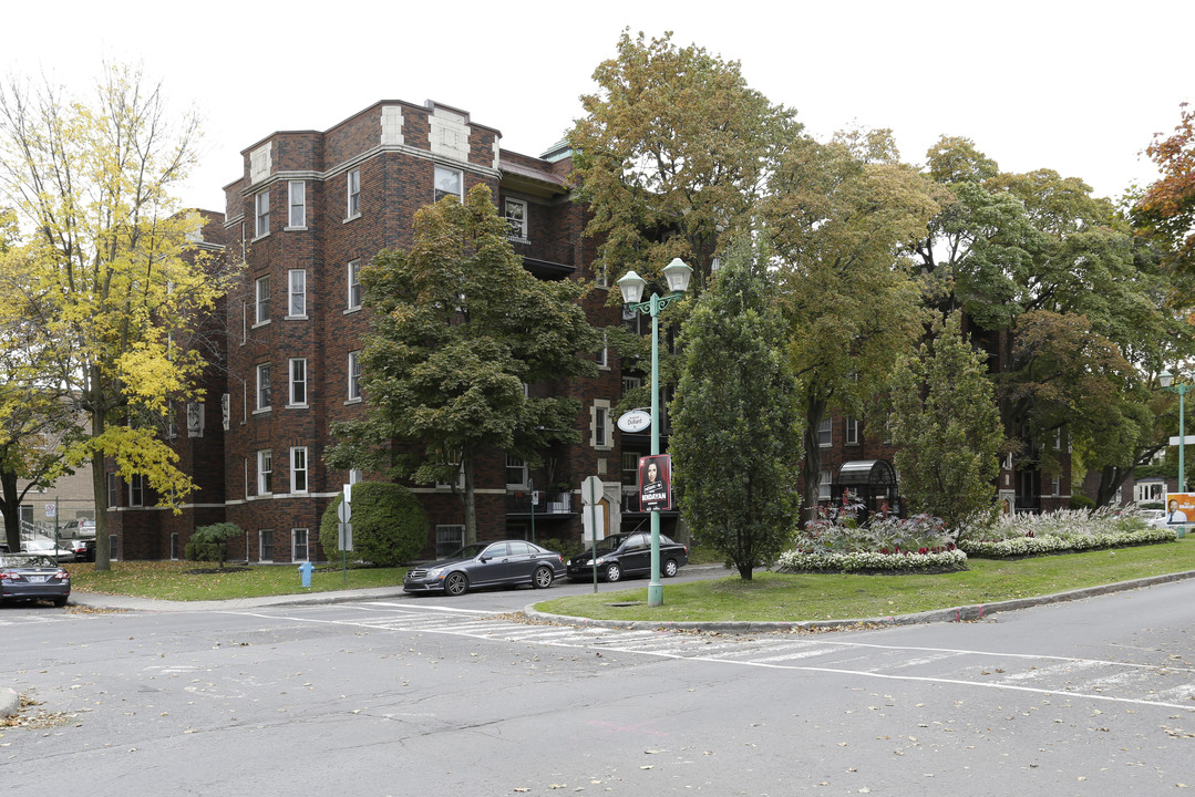 1528-1542 Bernard in Montréal, QC - Building Photo