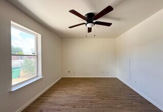 6018 Fishers Bend St in San Antonio, TX - Building Photo - Building Photo