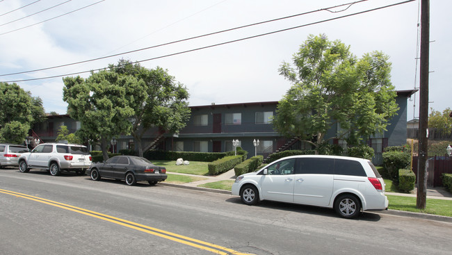 Potomac Square Apartments in San Diego, CA - Building Photo - Building Photo