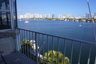 16570 NE 26th Ave in North Miami Beach, FL - Building Photo