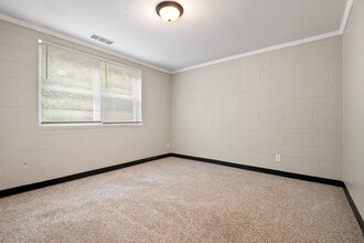 2211 Morehead Ave in Durham, NC - Building Photo - Building Photo