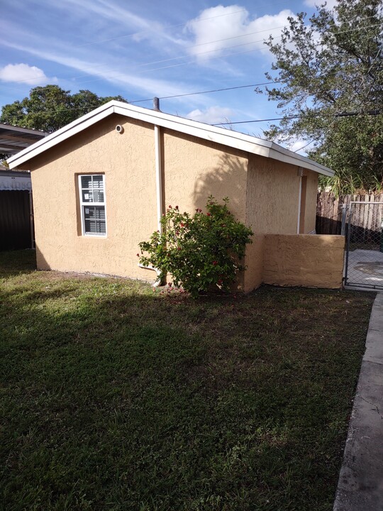 2507 Superior St in Opa Locka, FL - Building Photo