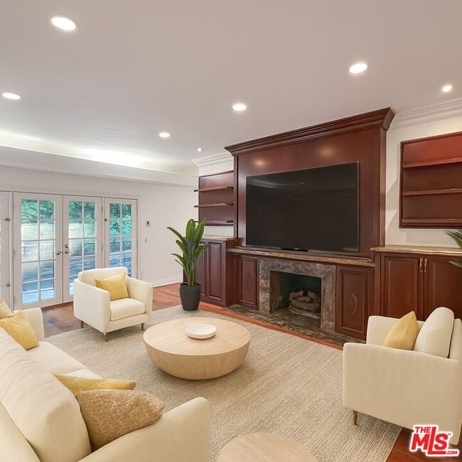 property at 9600 Beverlywood St