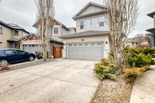 4 Bedroom | Finished Basement | Utilities & Internet Included!!! HOT TUB and A/C in Calgary, AB - Building Photo