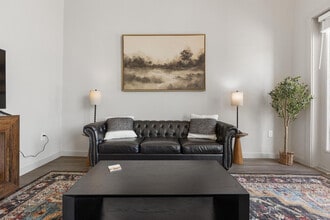 5820 1/2 Cameron Rd in Austin, TX - Building Photo - Building Photo