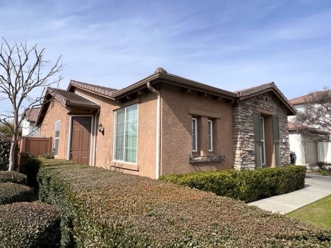 1525 N Asciano Ct in Visalia, CA - Building Photo - Building Photo