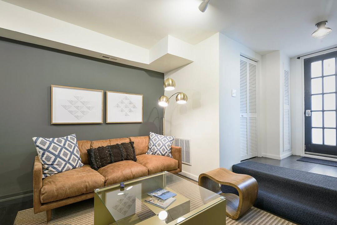 1456 Church St NW-Unit -ID8916P in Washington, DC - Foto de edificio