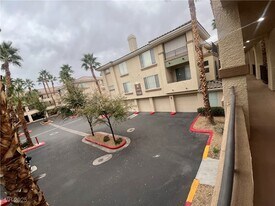 7123 S Durango Dr in Las Vegas, NV - Building Photo