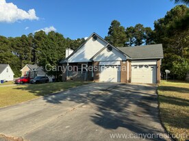 104 Cardinal Pl Ct in Raeford, NC - Building Photo