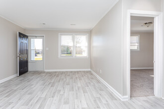 New Town Center Apartments in Jacksonville, NC - Building Photo - Interior Photo