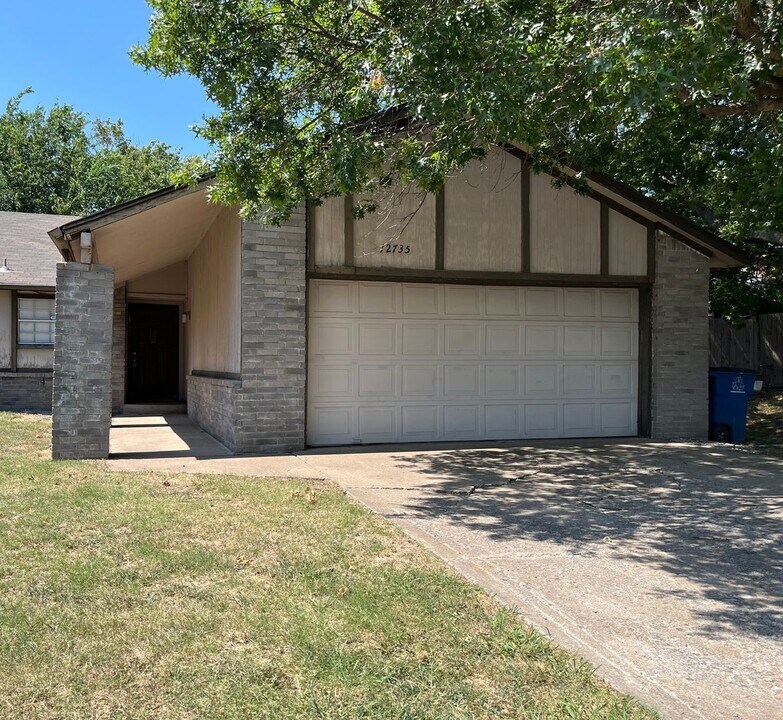 12735 E 39th St in Tulsa, OK - Foto de edificio