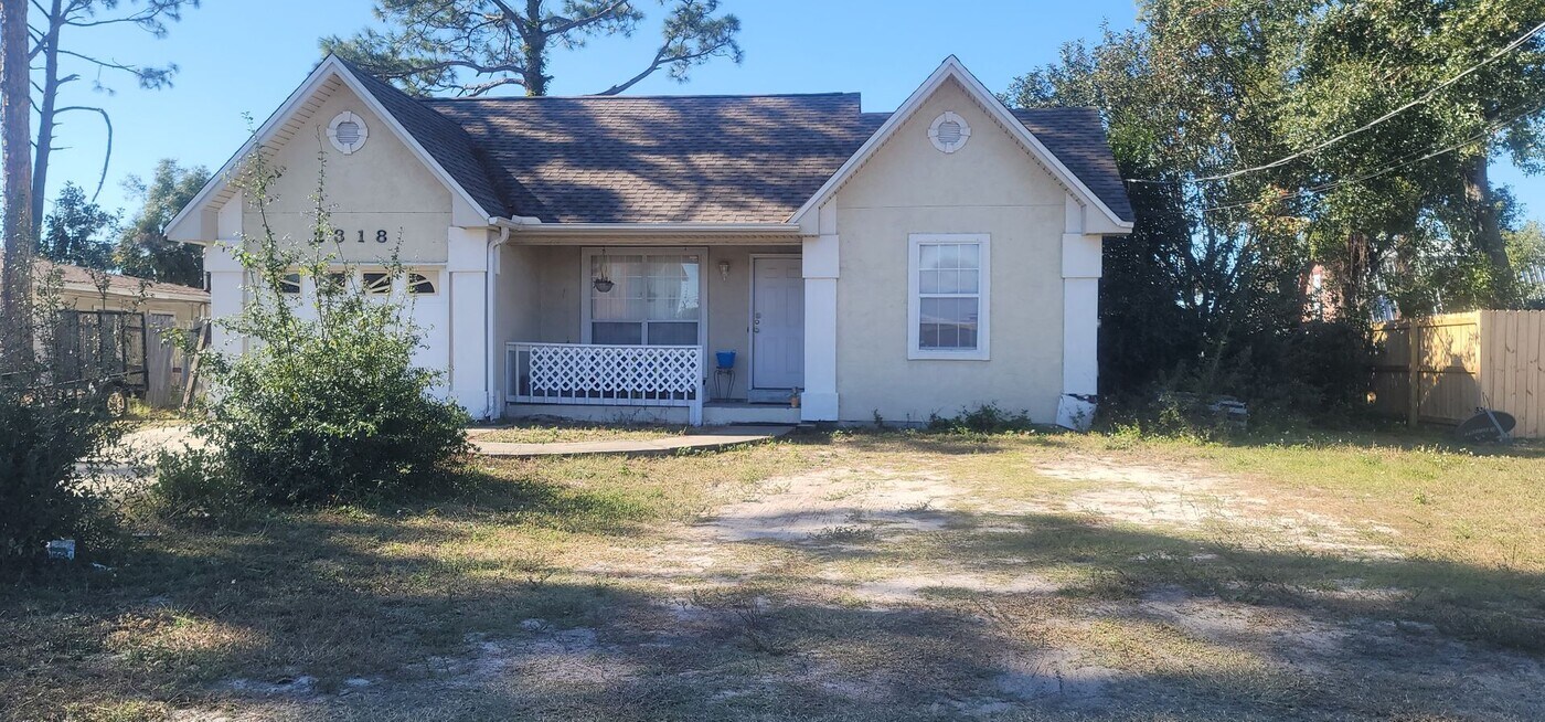 2318 Beech St in Panama City Beach, FL - Building Photo