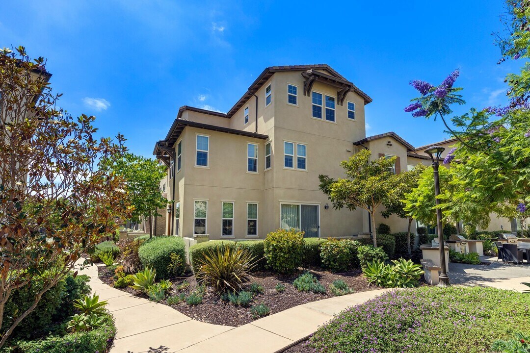 16168 Veridian Cir in San Diego, CA - Foto de edificio