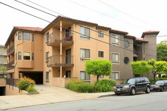 623 Ansel road in Burlingame, CA - Foto de edificio - Building Photo