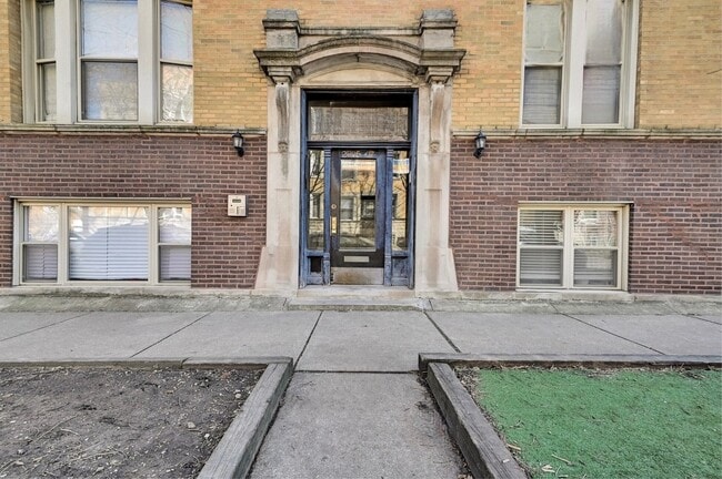 2307 W Walton St, Unit GW in Chicago, IL - Foto de edificio - Building Photo