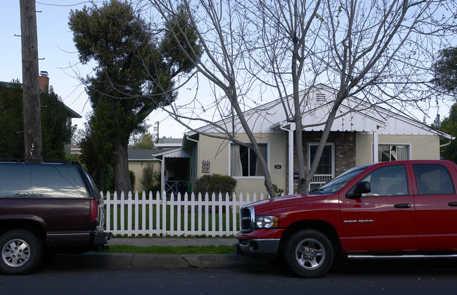 248-254 Madison Ave in Redwood City, CA - Building Photo - Building Photo