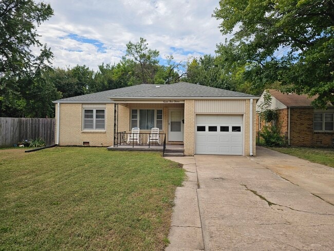 property at 2415 S Poplar Dr