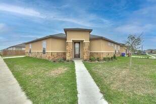2202 Crystal Bay Dr. in Corpus Christi, TX - Building Photo