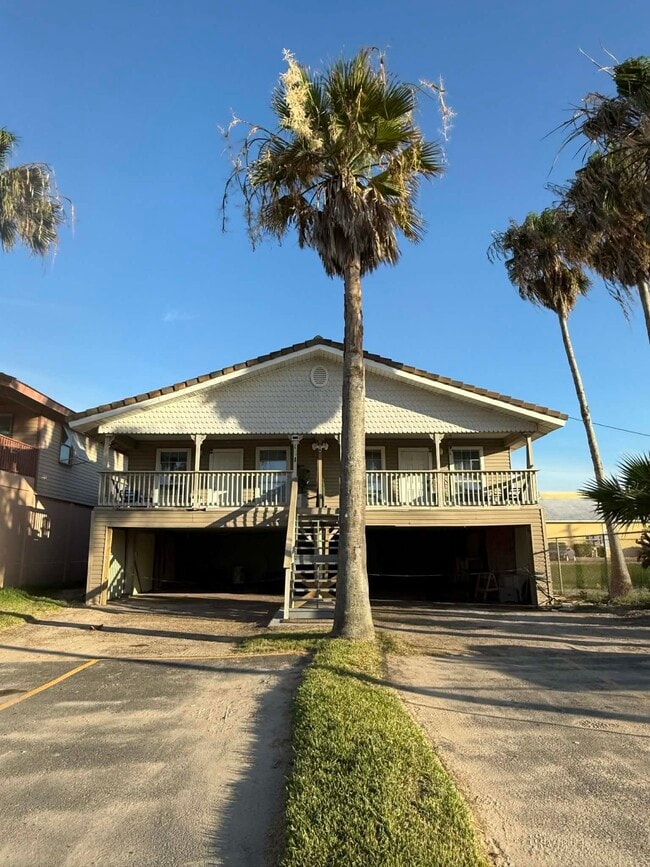 property at 101 E Capricorn Dr