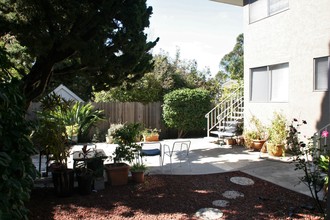 4 Plex in Oakland, CA - Building Photo - Building Photo