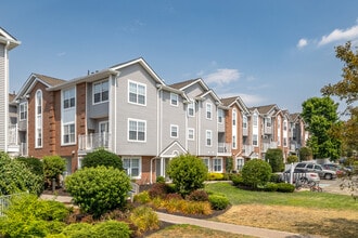 Liberty Terrace in East Rutherford, NJ - Foto de edificio - Building Photo