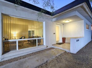 2039 E 8th St in Tucson, AZ - Foto de edificio - Building Photo