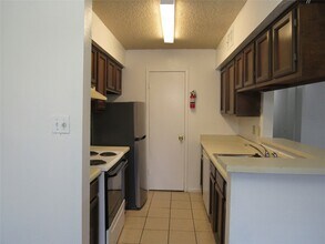 17331 Red Oak Dr in Houston, TX - Building Photo - Building Photo