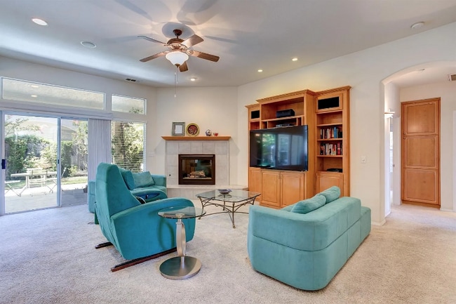 872 E Green Acres Dr in Fresno, CA - Building Photo - Building Photo